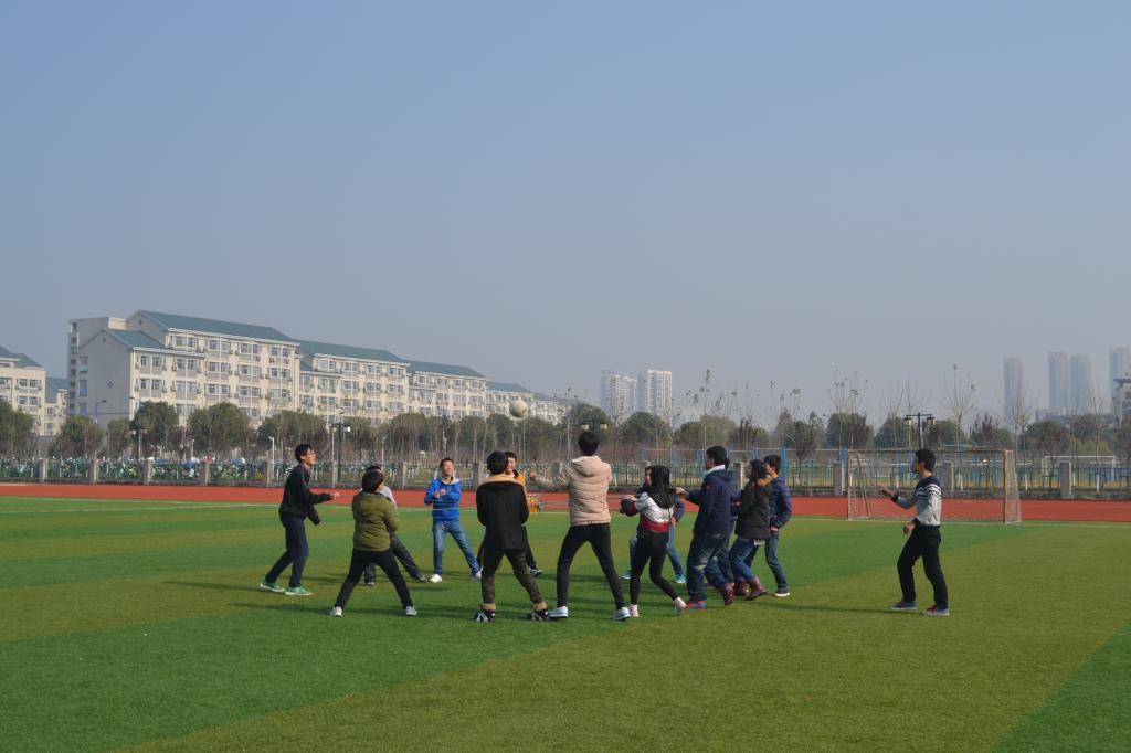 体育部勤工助学综合保障岗开展素质拓展活动，凝聚团队力量