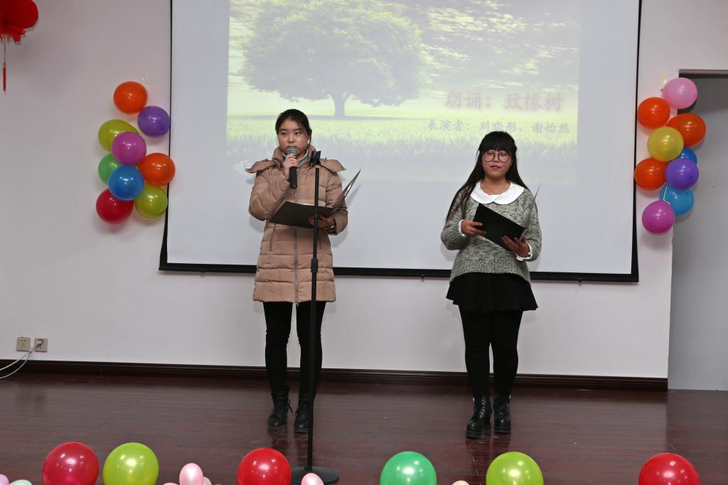 才艺比拼,展示自我——“首届图书馆勤径书山员工才艺表演大赛”举行