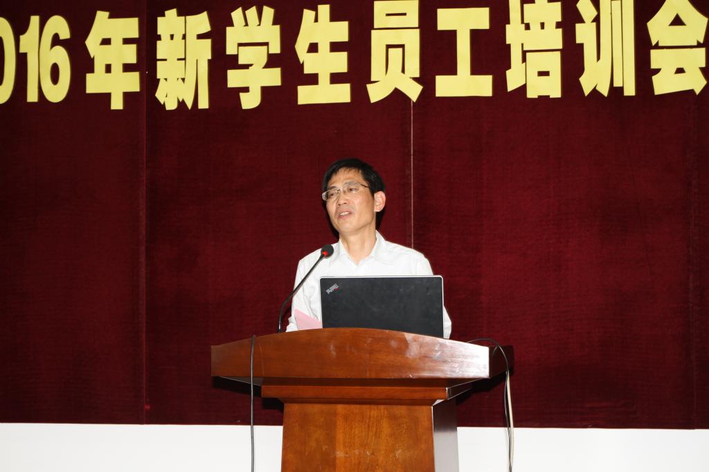 我校举行2015年度优秀学生员工表彰暨2016年新学生员工培训会