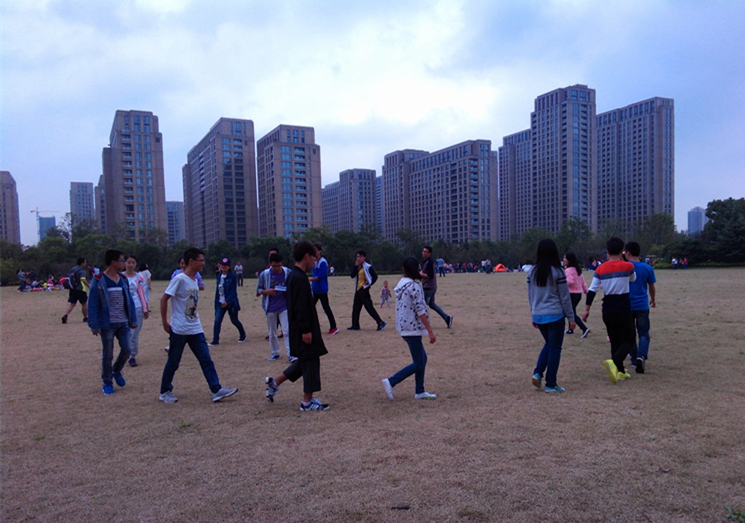 发挥学生员工作用 建设体育保障团队