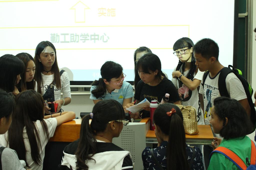我校举行2015年学生资助政策宣讲会