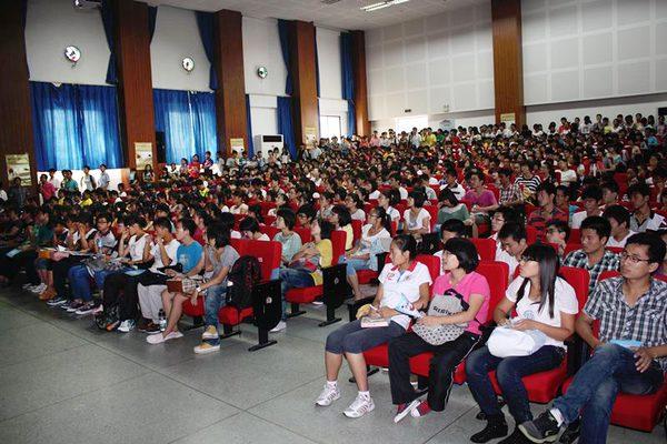 2012年江南大学家庭经济困难学生资助政策宣讲会举行