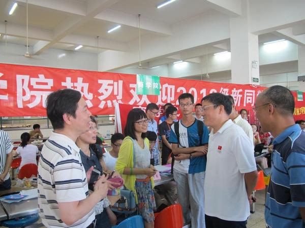 丹桂飘香迎学子 贴心服务暖人心——江南大学喜迎2013级本科新生入学