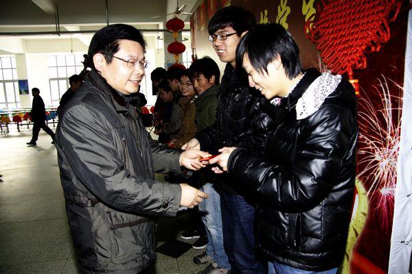 2013年江南大学留校学生团拜会举行