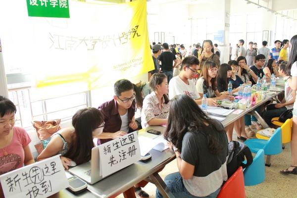 丹桂飘香迎学子 贴心服务暖人心——江南大学喜迎2013级本科新生入学