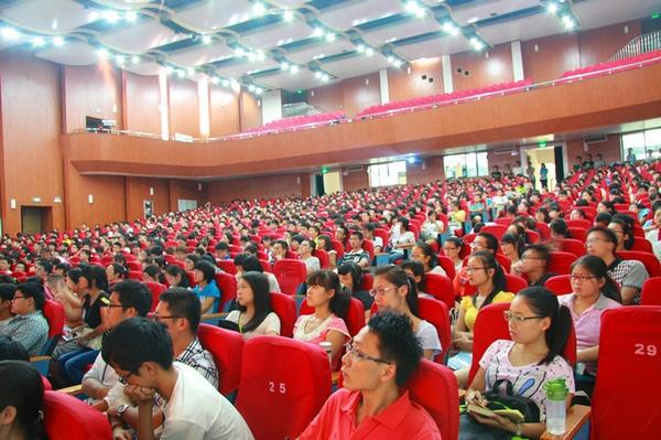 我校举行2013年学生资助政策宣讲会