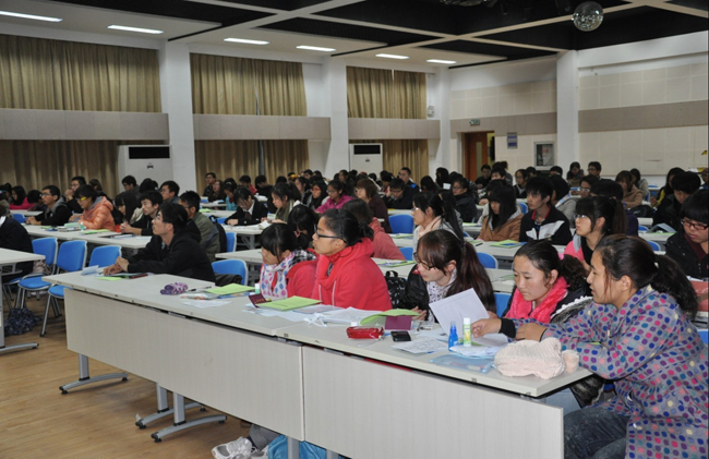 我校举行2012年度国家助学贷款面签仪式暨诚信教育大会